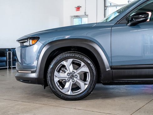 Used 2022 MAZDA MX-30 Electric w/ Premium Package image 9