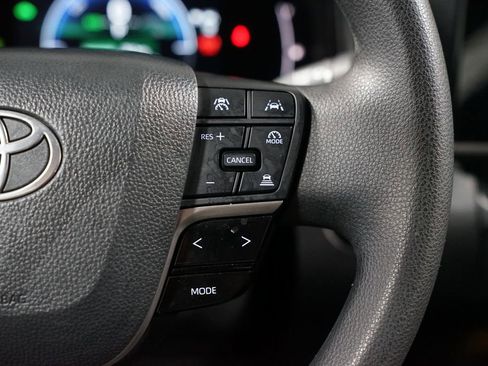 Used 2025 Toyota Camry LE image 13