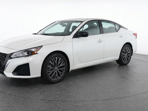 Used 2025 Nissan Altima 2.5 SV FWD image 3