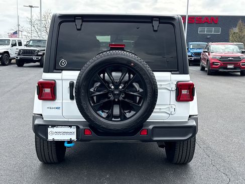 Used 2023 Jeep Wrangler Unlimited Sahara w/ Cold Weather Group AWD/4WD image 4