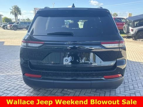Used 2024 Jeep Grand Cherokee Altitude AWD/4WD image 7