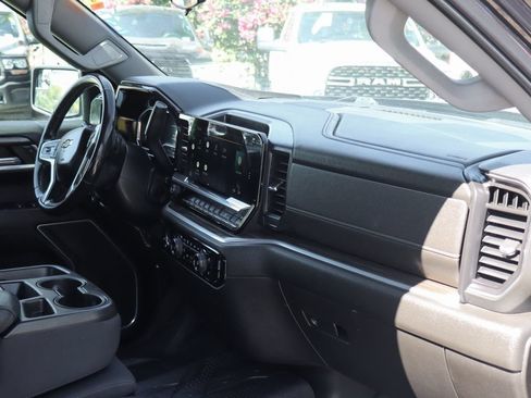 Used 2022 Chevrolet Silverado 1500 LT RWD image 39
