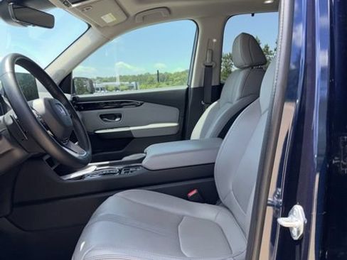Used 2023 Honda Pilot Touring image 9