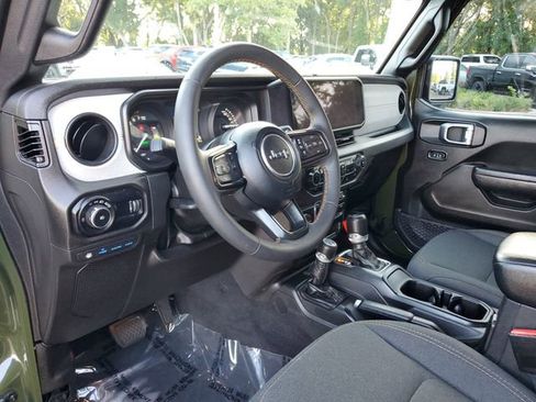 Used 2024 Jeep Wrangler Unlimited AWD/4WD image 20