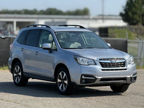 Used 2018 Subaru Forester 2.5i Premium AWD/4WD image 1