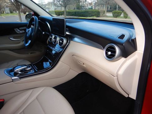 Used 2017 Mercedes-Benz GLC 300 4MATIC w/ Premium 2 Package image 21