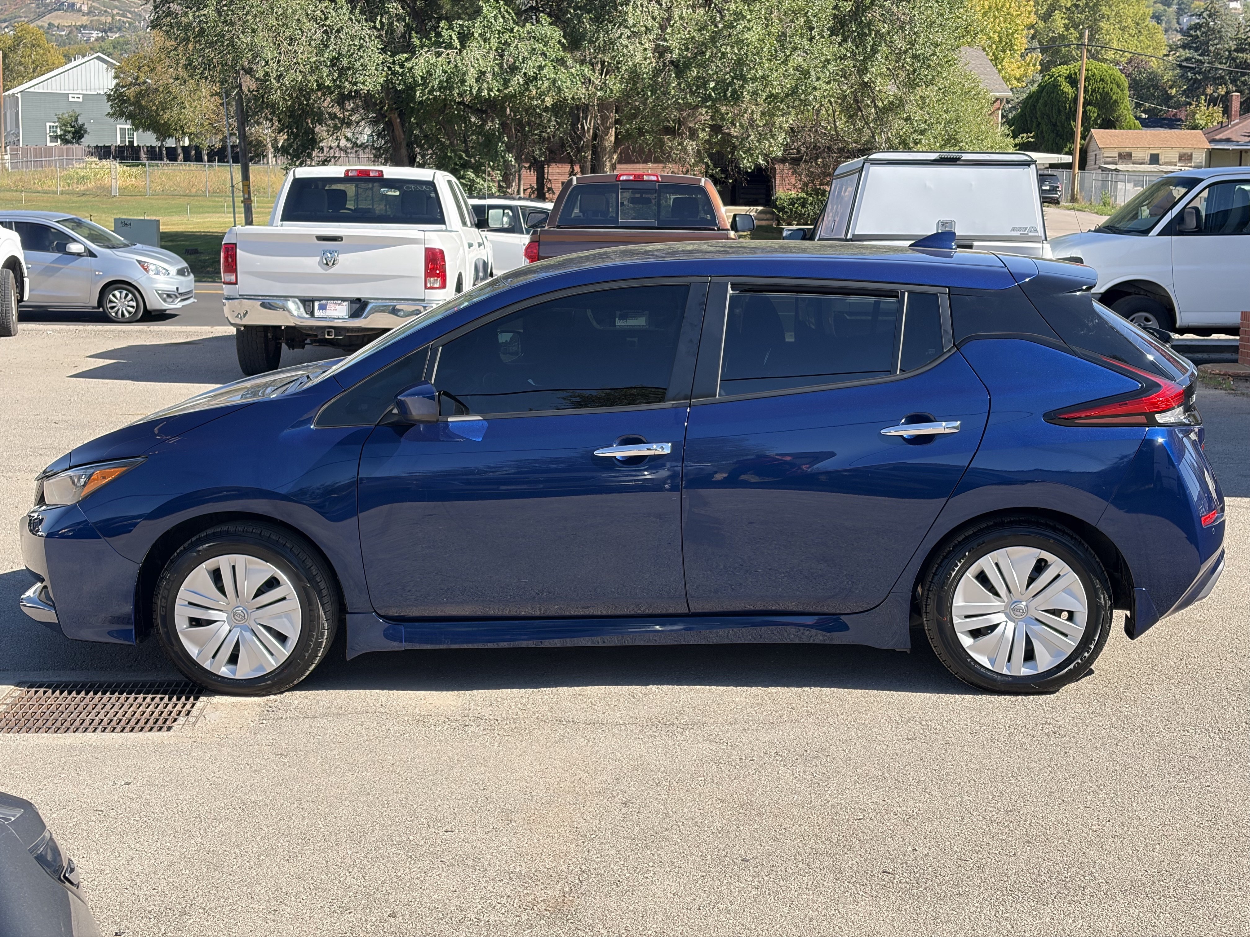 Used 2025 Nissan Leaf S FWD image 3
