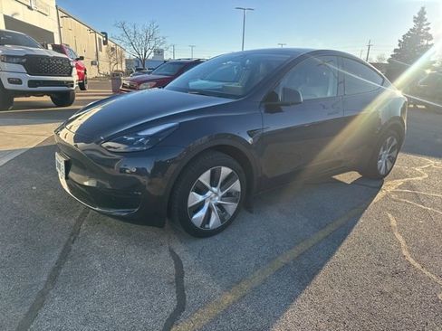 Used 2024 Tesla Model Y Long Range image 3