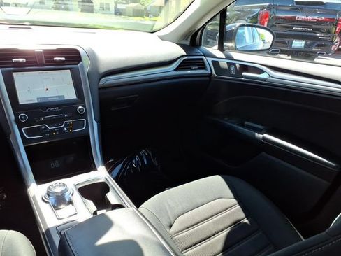 Used 2020 Ford Fusion SE FWD image 19
