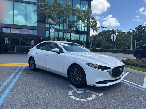 Used 2020 MAZDA MAZDA3 Sedan FWD image 2
