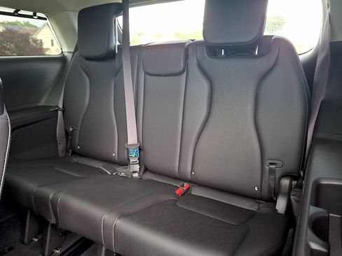Used 2026 Kia Carnival SX w/ SX Dark Edition Package FWD image 11