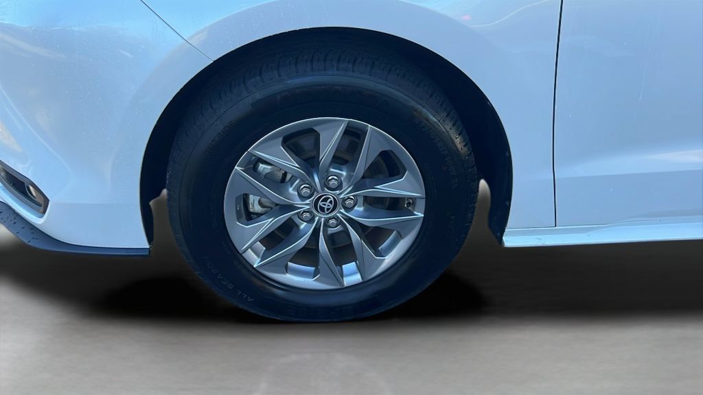 Certified 2025 Toyota Sienna XLE FWD image 27