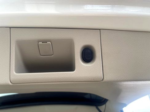 Used 2015 Cadillac Escalade Luxury image 8