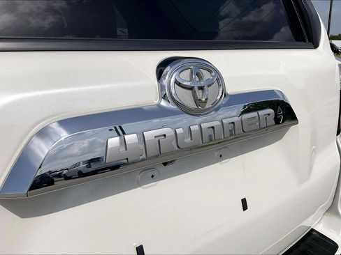 Used 2021 Toyota 4Runner Limited AWD/4WD image 27