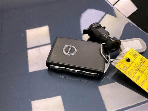 Used 2019 Volvo S60 T6 Momentum w/ Premium Package image 10