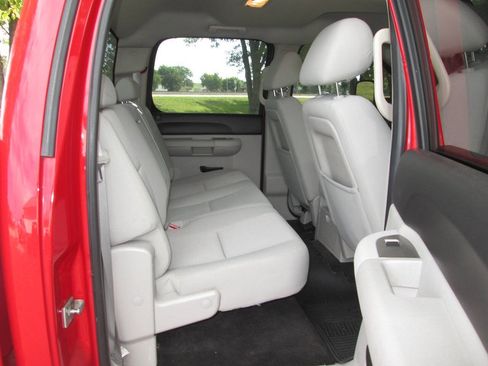 Used 2011 Chevrolet Silverado 2500 LT w/ Interior Plus Package AWD/4WD image 20