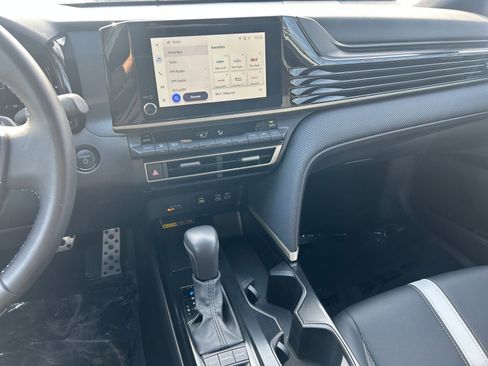 Used 2025 Toyota Camry SE image 17