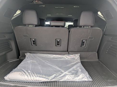New 2026 Chevrolet Traverse RS w/ LPO, Floor Liner Package image 16