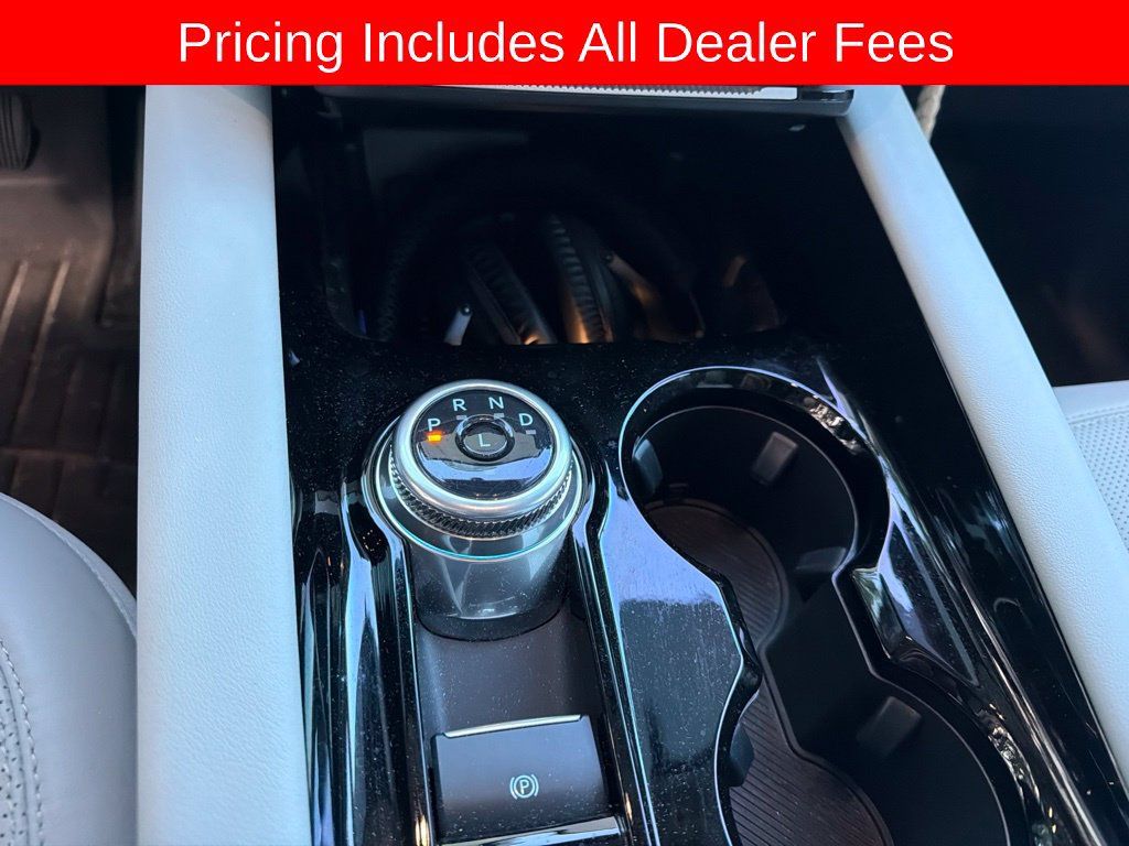 Used 2025 Ford Explorer Platinum w/ Ultimate Package AWD/4WD image 8