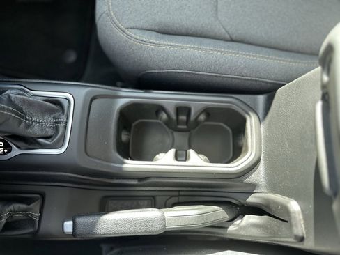 Used 2025 Jeep Gladiator Sport image 21