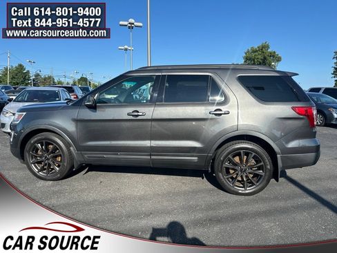 Used 2017 Ford Explorer XLT w/ Equipment Group 202A AWD/4WD image 4