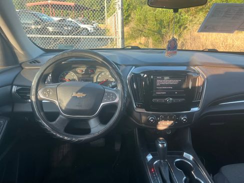 Used 2020 Chevrolet Traverse LS FWD image 4