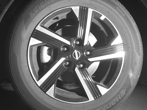 Used 2025 Nissan Sentra SV FWD image 12