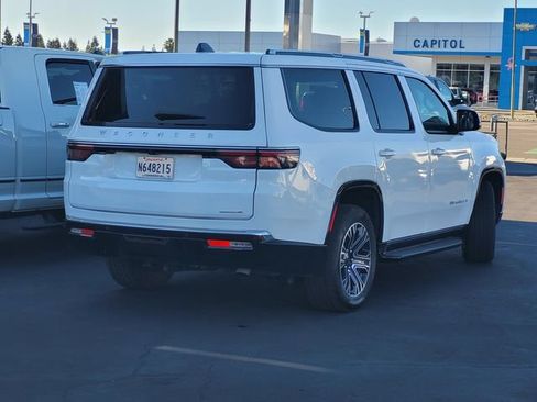 Certified 2024 Jeep Wagoneer Series II w/ Flexible Seating Group RWD image 4