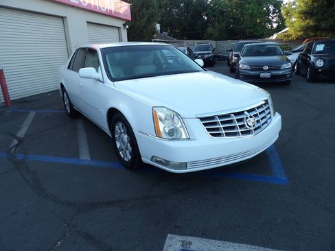 Used 2009 Cadillac DTS FWD image 2