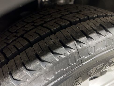 Used 2024 Ford Explorer XLT w/ Equipment Group 202A image 40