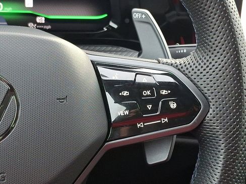 Used 2024 Volkswagen Golf R image 23