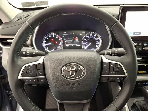Certified 2023 Toyota Highlander XLE image 16