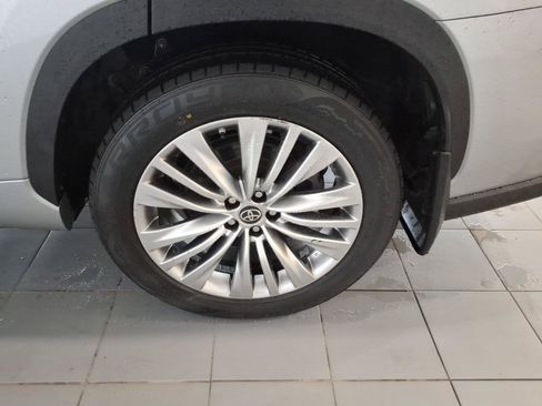 Used 2023 Toyota Highlander Platinum AWD/4WD image 19