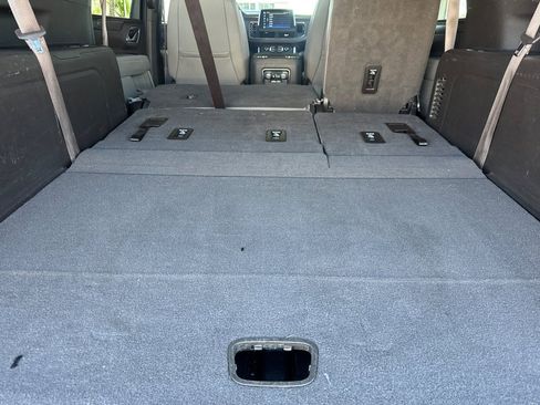 Used 2024 Chevrolet Suburban LT image 17