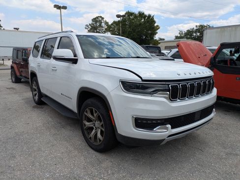 Used 2022 Jeep Wagoneer Series II RWD image 2