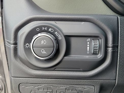Used 2024 Jeep Gladiator Mojave AWD/4WD image 24