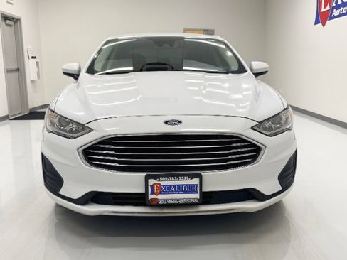 Used 2019 Ford Fusion SE FWD image 3