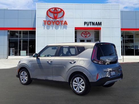 Used 2023 Kia Soul LX FWD image 6
