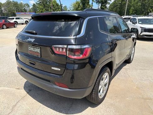 Used 2024 Jeep Compass Latitude AWD/4WD image 6