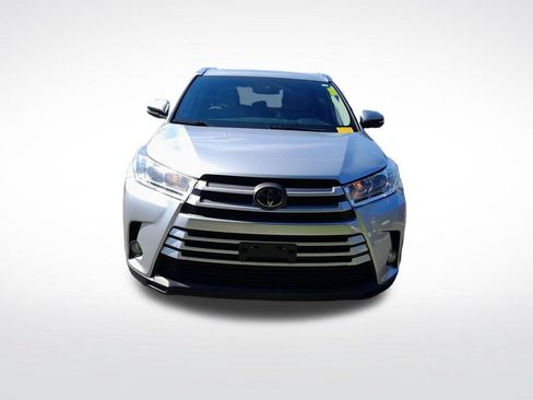 Used 2018 Toyota Highlander XLE AWD/4WD image 2