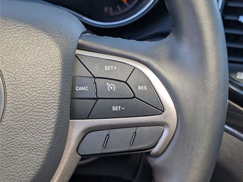 Used 2020 Jeep Grand Cherokee Limited AWD/4WD image 25
