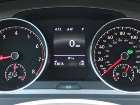 Used 2017 Volkswagen Golf S image 23