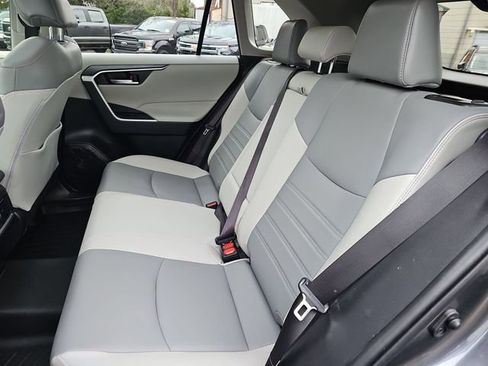 Used 2021 Toyota RAV4 XLE Premium image 14