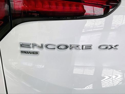 Used 2022 Buick Encore GX Essence w/ Experience Buick Package image 7