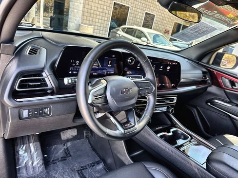 Used 2025 Chevrolet Traverse Z71 w/ LPO, Illumination Package AWD/4WD image 10