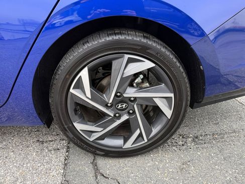 Used 2025 Hyundai Elantra SEL image 30