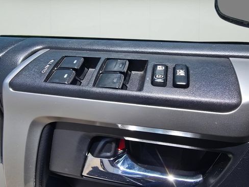 Used 2014 Toyota 4Runner SR5 AWD/4WD image 21