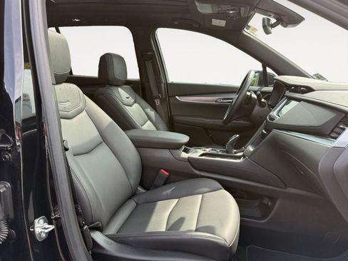Used 2025 Cadillac XT6 Luxury FWD image 20