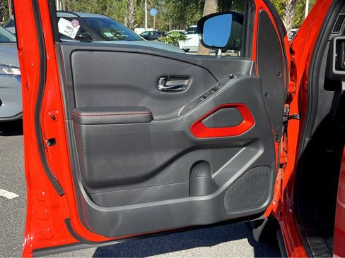 New 2025 Nissan Frontier PRO-4X w/ Tow Package image 11
