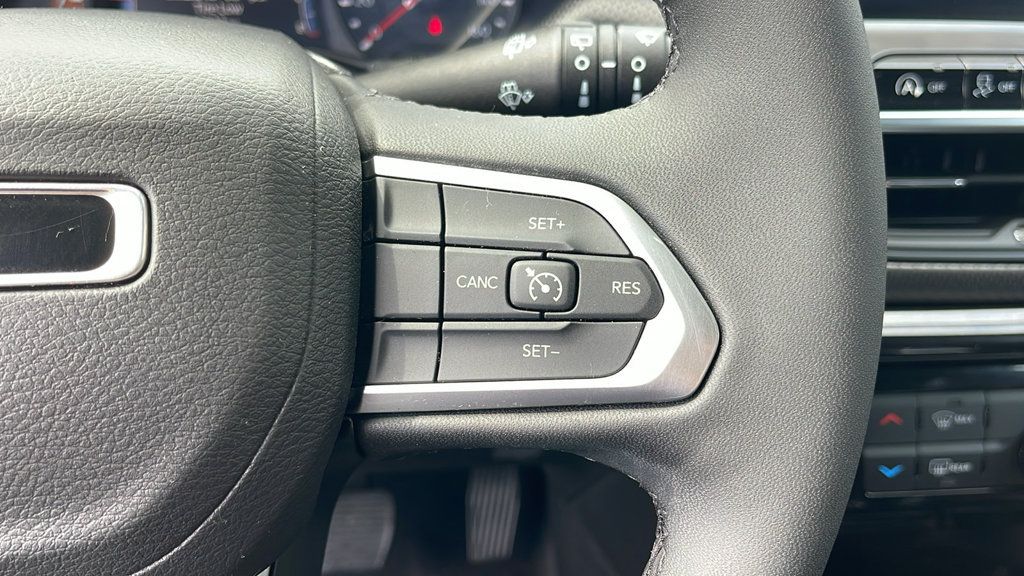 Used 2026 Jeep Compass Latitude AWD/4WD image 32